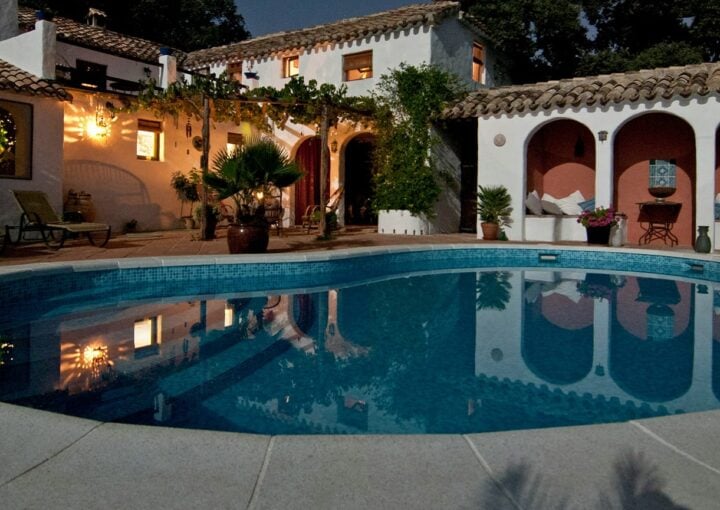 beautiful round swiming pool