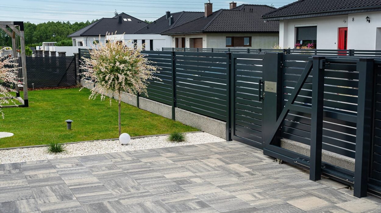 modern aluminium fence, home iside view