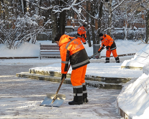 snow crew removing snow from commercial area