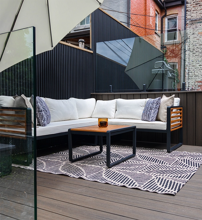 wooden deck, coach, privacy screen