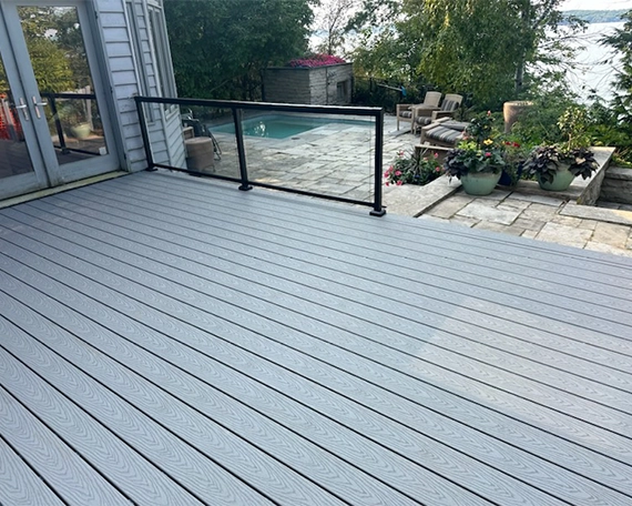 yard trex decking with glass rail