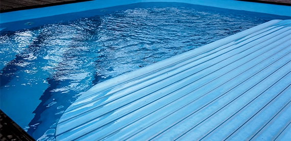 automatic pool cover image four automatic pool cover close up view