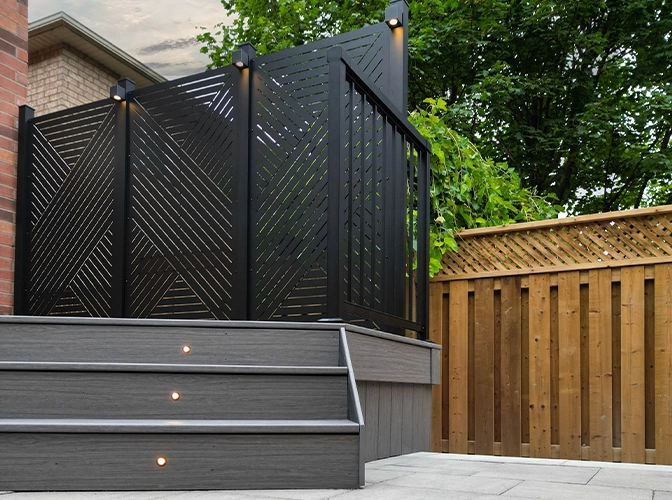 wooden fence, privacy screen, wooden deck with step