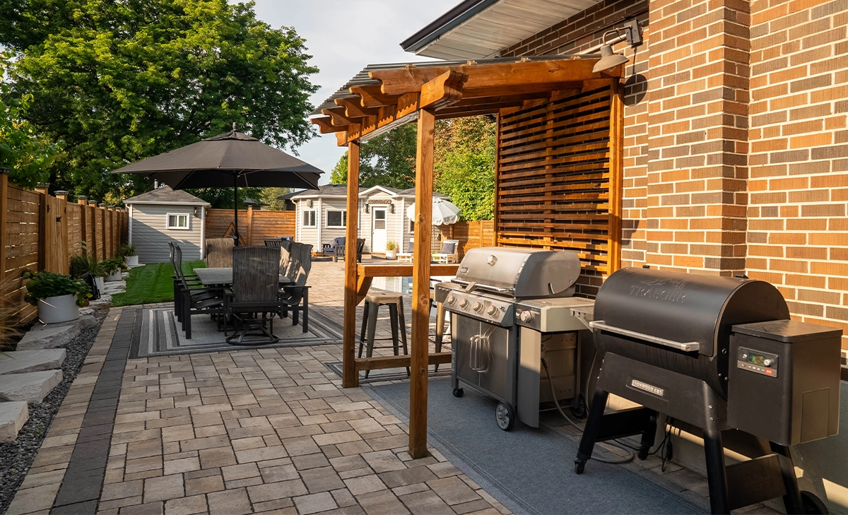 outdoor kitchen and dining area, interlocking floor, home backyard