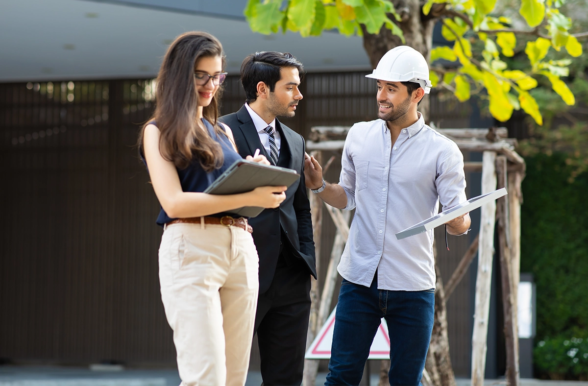 maintenance team discussing with property owner