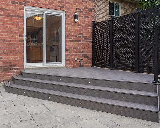 deck in front of sliding door with step and cover with privacy screen