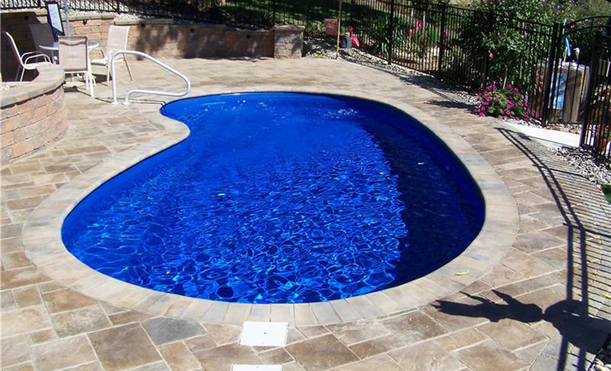 vinyl pool with lining coping, interlocking deck