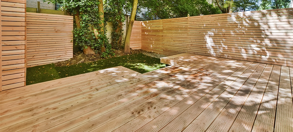 Beautiful view of a residential building backyard