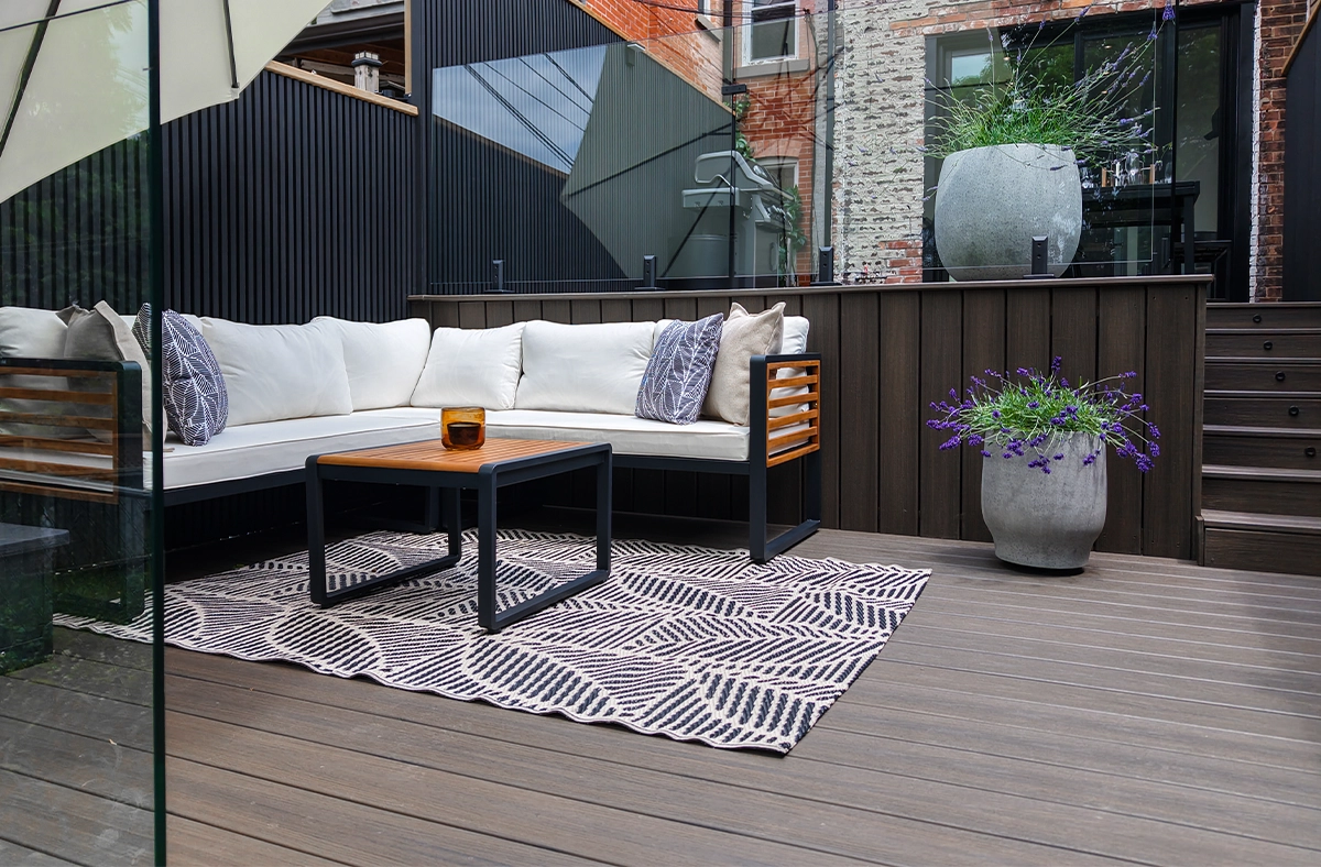 multi level deck with glass railing, complete seating setup