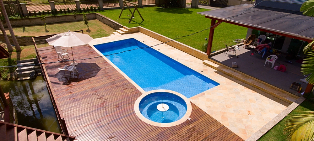 pools with vinyl coating