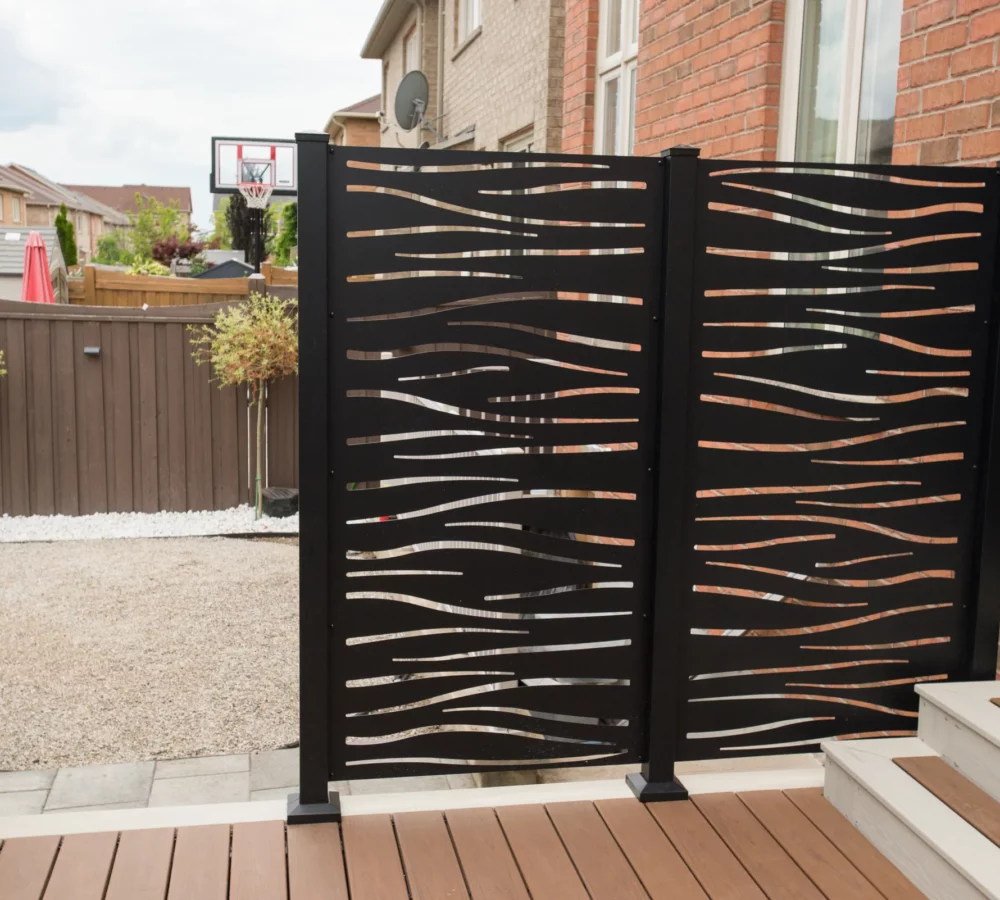 composite-deck-privacy-screen-close-view