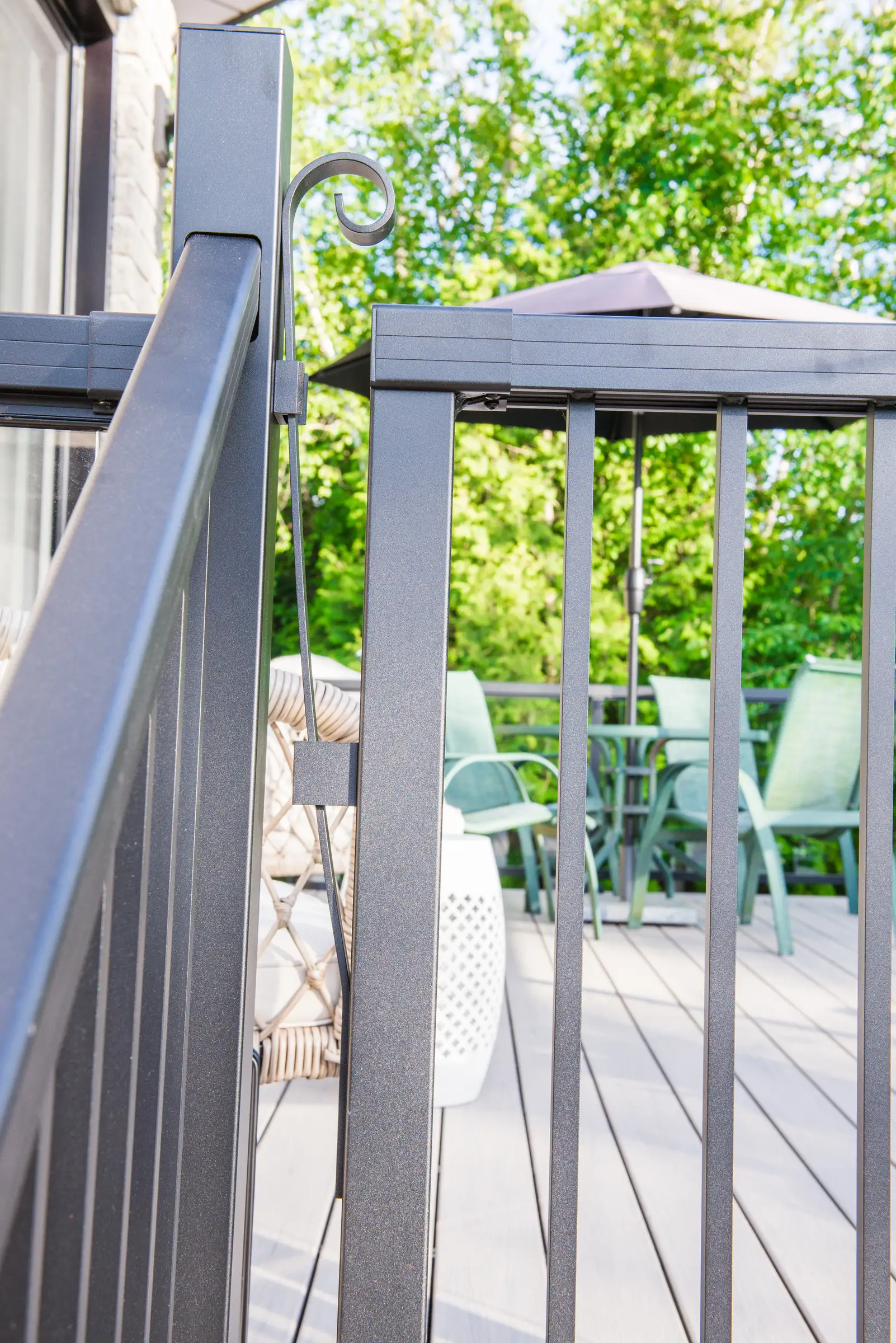 deck-railing-hook-closeup-view gate on a trex deck
