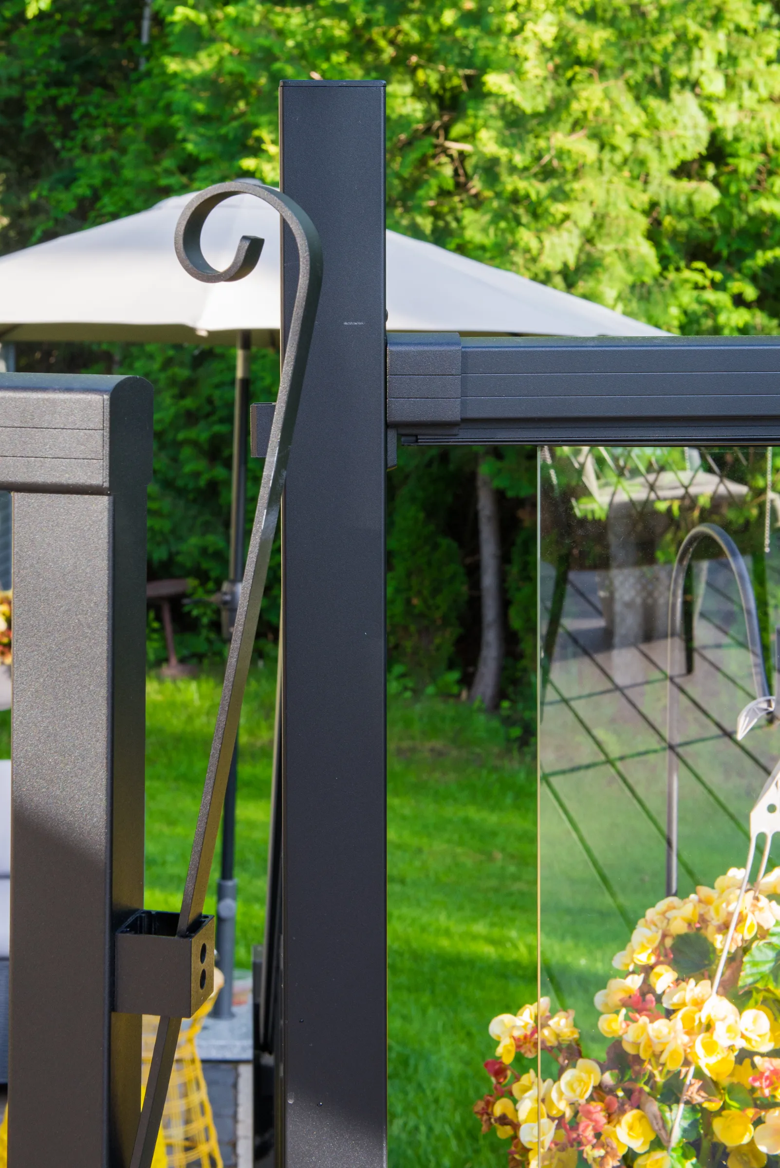deck-railing-post-decorative-hook-detail gate closing lock