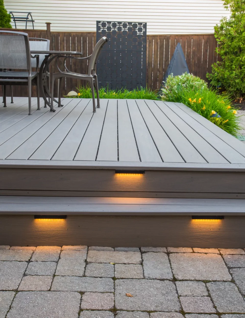 composite deck with lighting